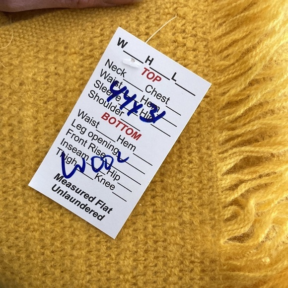 VINTAGE 1960’s lap blanket. Feels like wool with fringe. 44” x 31”. 151 - Picture 2 of 2